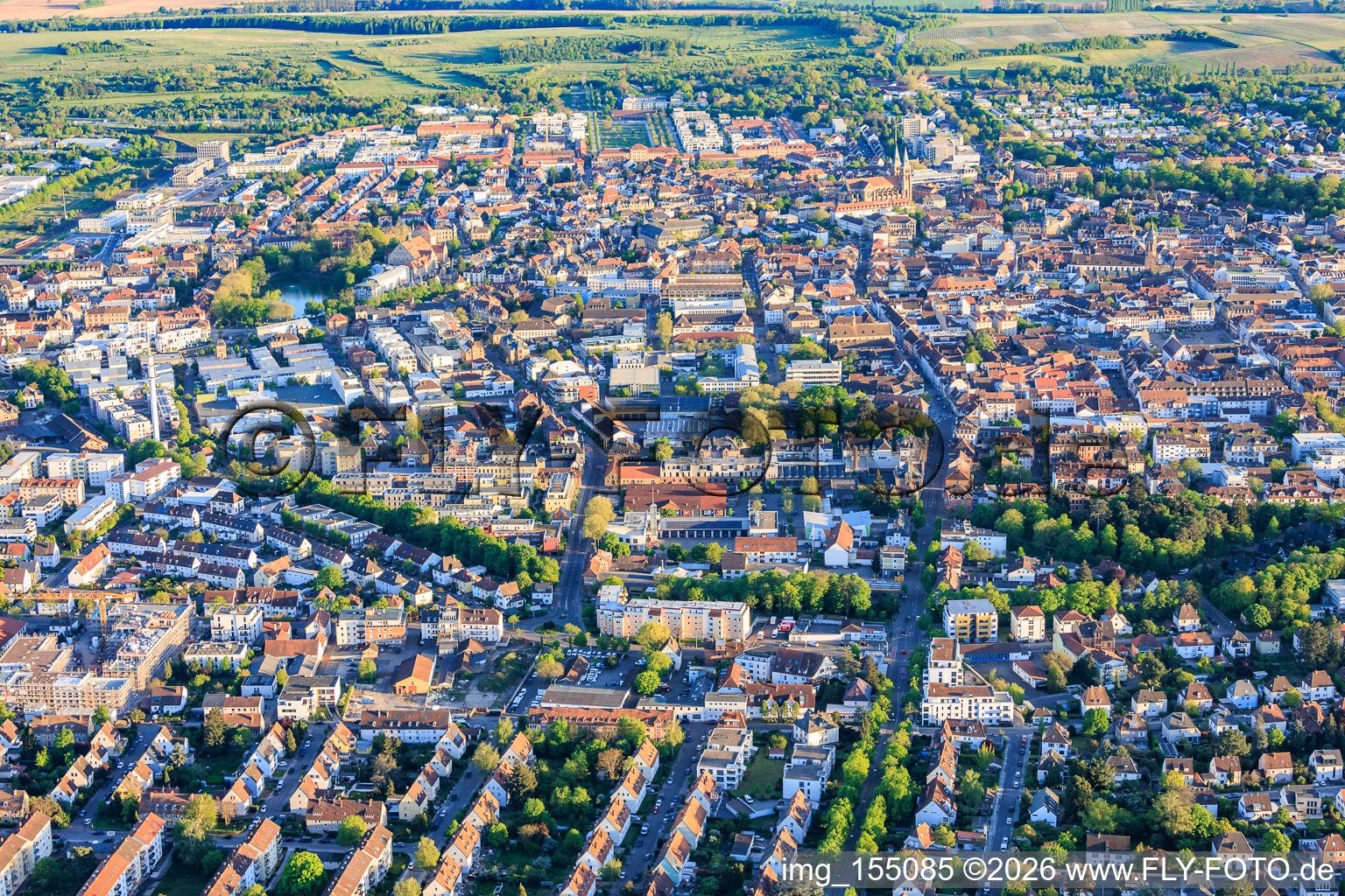 Stadtansicht aus Norden in Landau in der Pfalz im Bundesland Rheinland-Pfalz, Deutschland