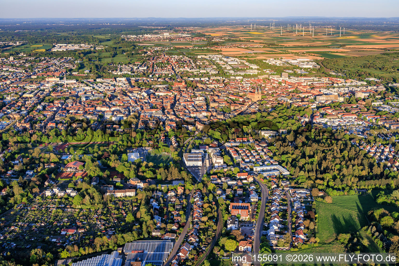Stadtansicht aus Westen in Landau in der Pfalz im Bundesland Rheinland-Pfalz, Deutschland