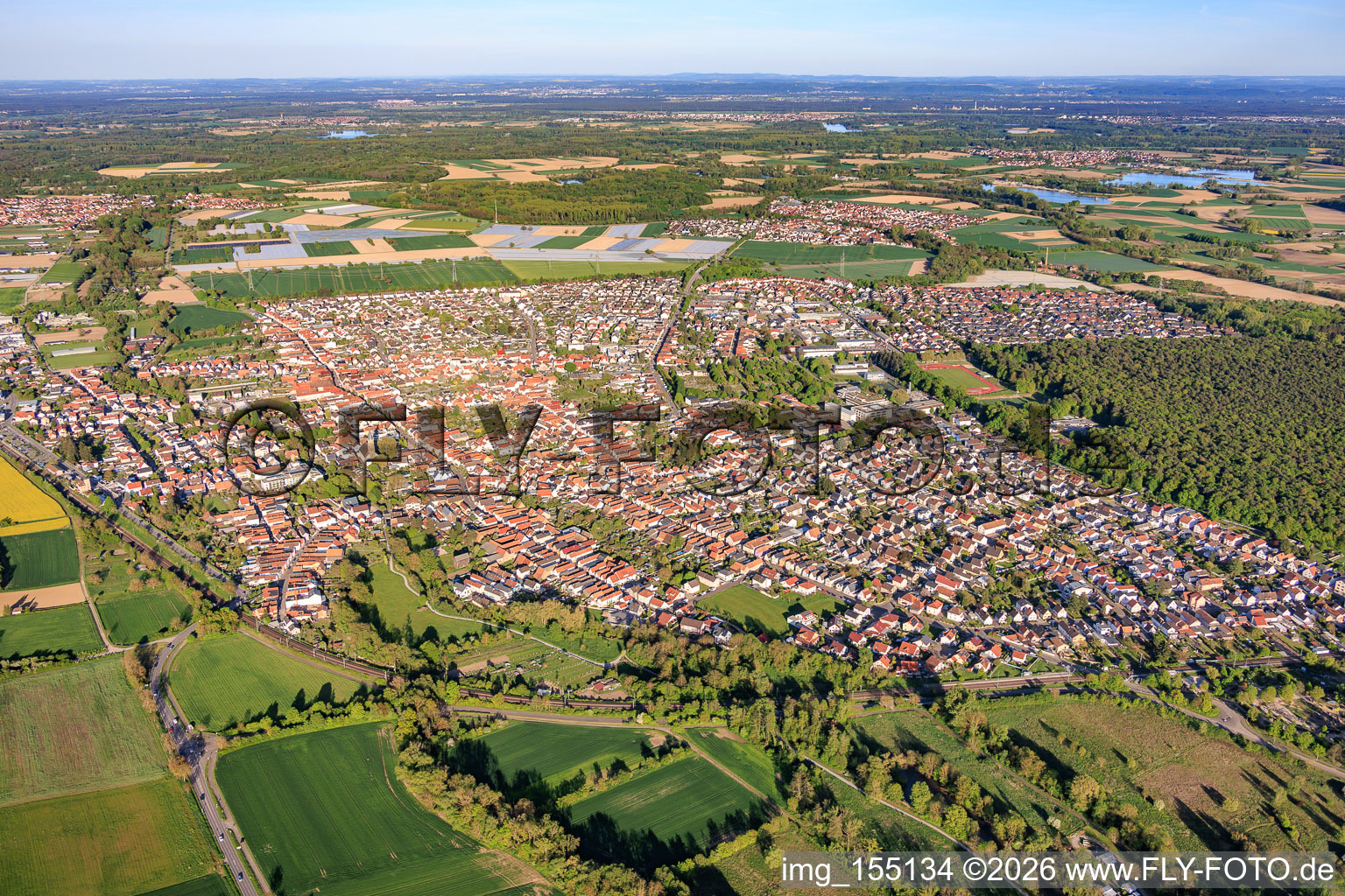 Rülzheim von Westen im Bundesland Rheinland-Pfalz, Deutschland