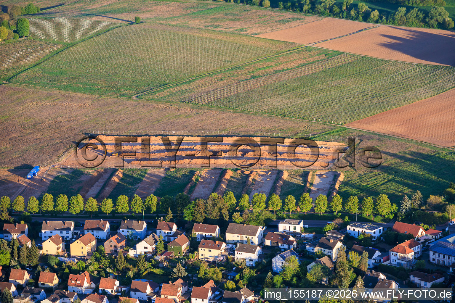 Erschliessungsarbeiten für Neubaugebiet auf der Wollmesheimer Höhe in Landau in der Pfalz im Bundesland Rheinland-Pfalz, Deutschland