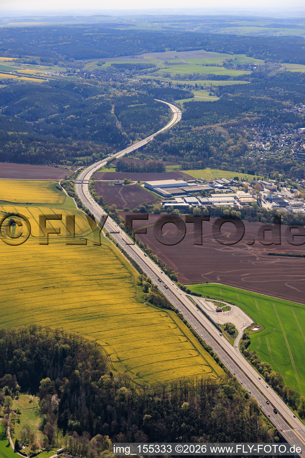 Verlauf der Autobahn A4 nach Osten am Parkplatz Rodablick Süd im Ortsteil Gernewitz in Stadtroda im Bundesland Thüringen, Deutschland