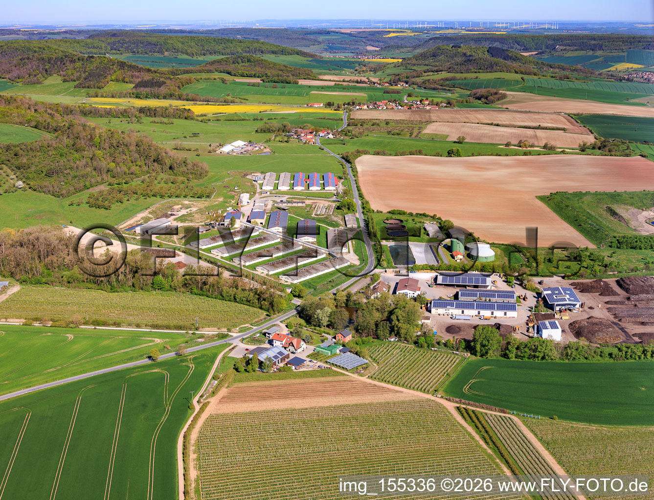 Industriegebiet Zinna mit Komposthalden der GEMES Abfallentsorgung und Recycling GmbH in Schöngleina im Bundesland Thüringen, Deutschland