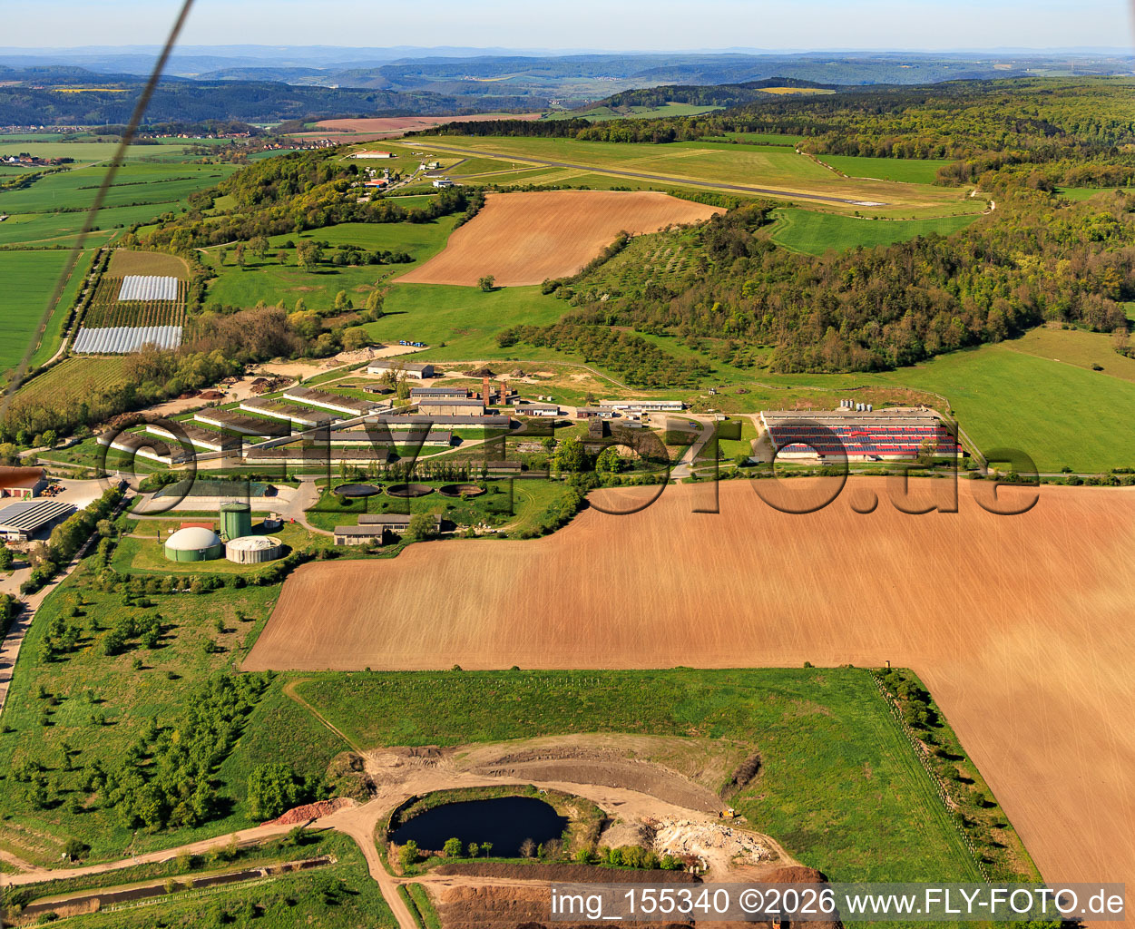 Industriegebiet Zinna mit Komposthalden der GEMES Abfallentsorgung und Recycling GmbH in Schöngleina im Bundesland Thüringen, Deutschland