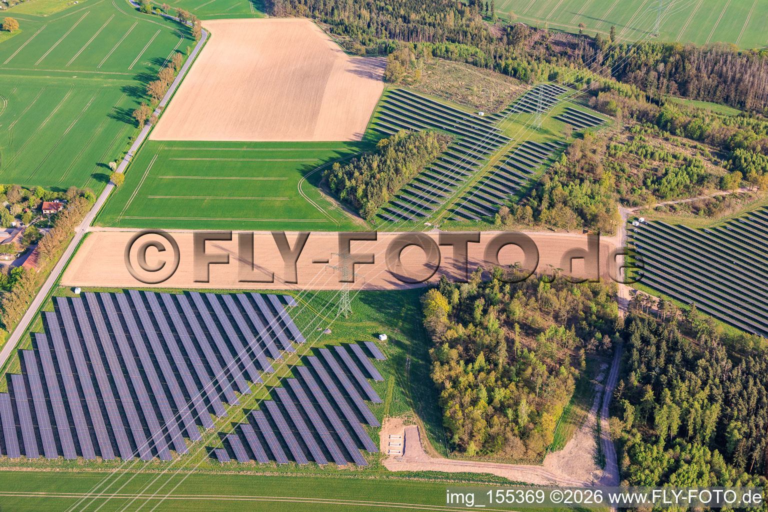 Große Freiflächen PV-Anlage an der Gamse in Gertewitz im Bundesland Thüringen, Deutschland
