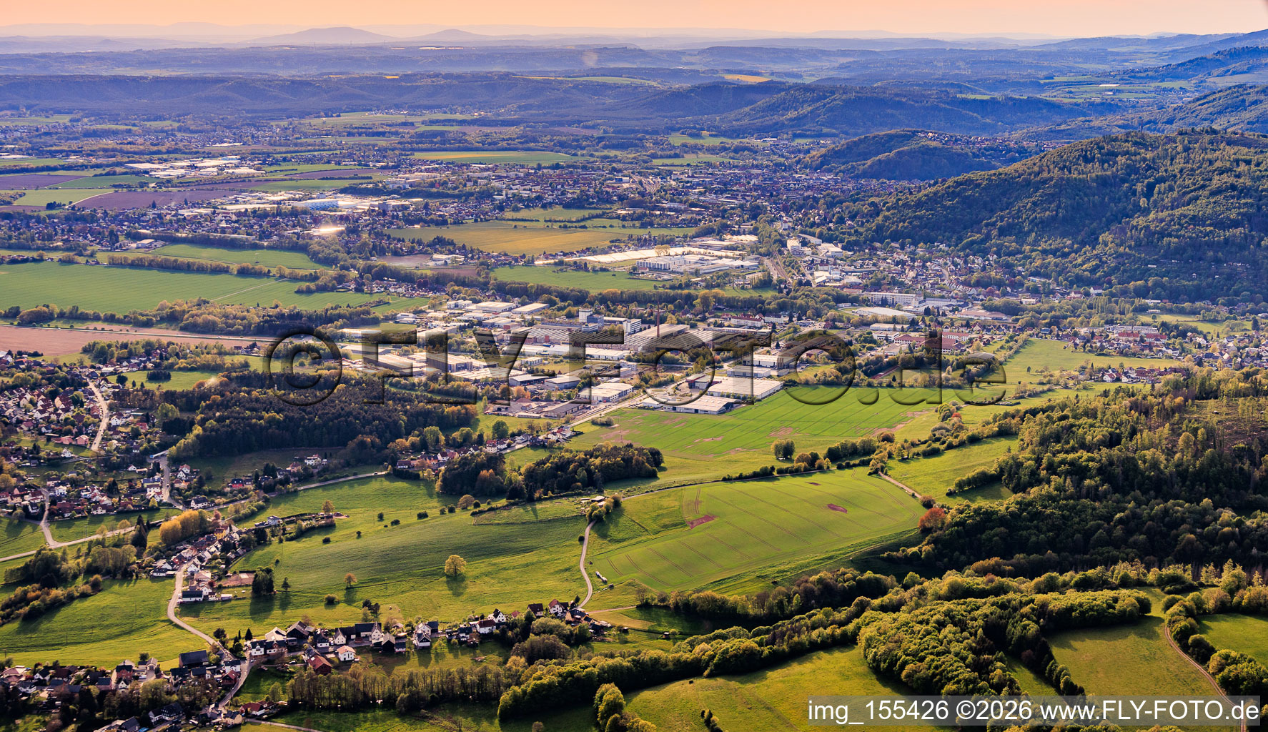 Stadtansicht aus Südosten mit OBECK Verpackungen GmbH und Martin Systems AG im Gewerbegebiet Sonneberg-Föritz im Ortsteil Malmerz im Bundesland Thüringen, Deutschland