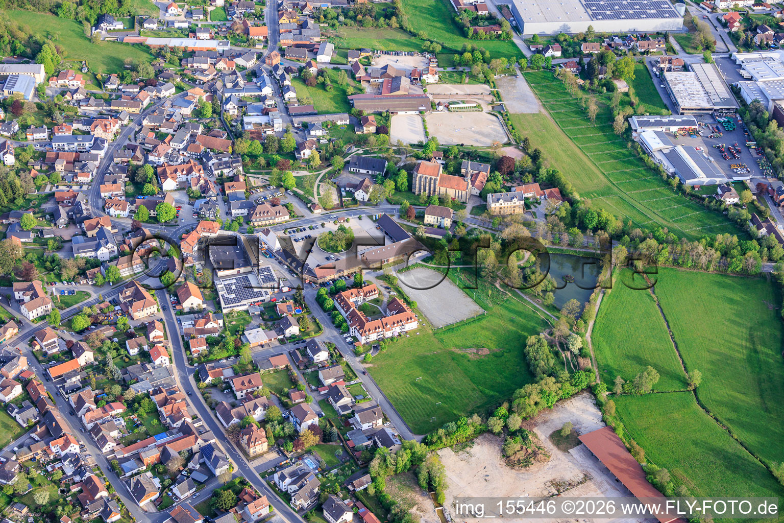 Orthopädie-Schuhtechnik Erich Engelhardt e. K. Orthopädieschuhtechnik, Veranstaltungshalle "Domäne Sonnefeld" und Klosterkirche Sonnefeld am ehemaligen Kloster der Zisterzienserinnen im Bundesland Bayern, Deutschland