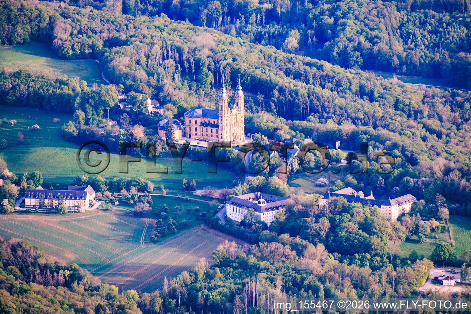Kloster Banz mit Kaisersaal, Klosterkirche St. Dionysius und St. Petrus, Skulptur und Gedenkstätte Valentin Rathgeber und Hanns-Seidel-Stiftung - Kloster Banz im Ortsteil Unnersdorf in Bad Staffelstein im Bundesland Bayern, Deutschland