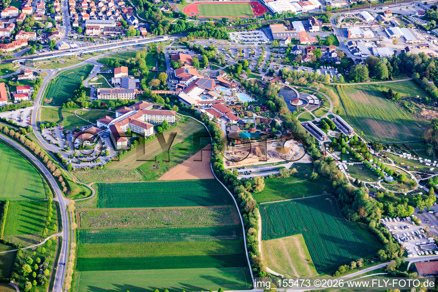 Kurpark mit Seebühne, Obermain Therme und Schön Klinik Bad Staffelstein im Bundesland Bayern, Deutschland