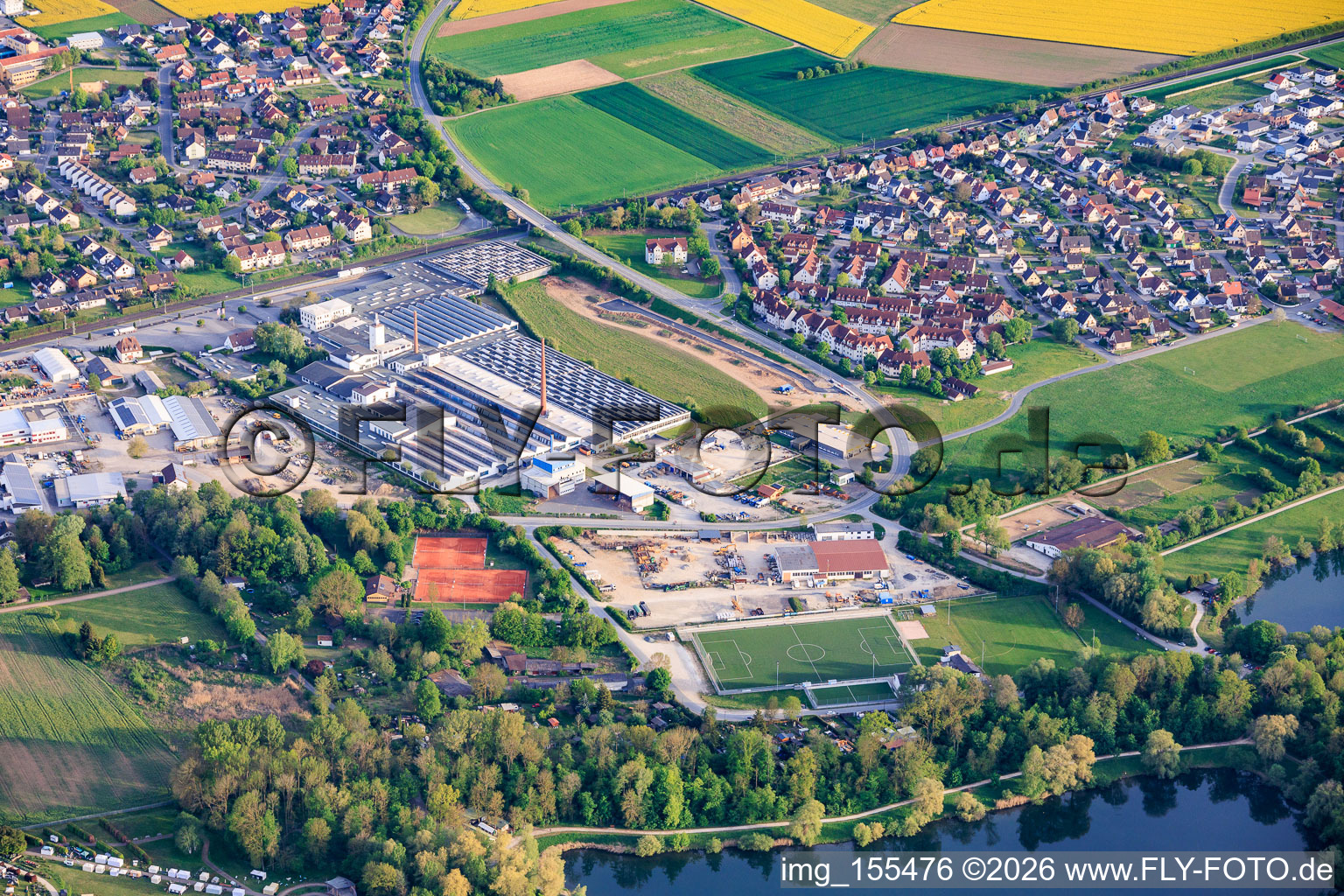 Bernd Potzel Sportstätte Oberau und Gewerbegebiet Staffelstein-West mit Goebel Porzellan in Bad Staffelstein im Bundesland Bayern, Deutschland