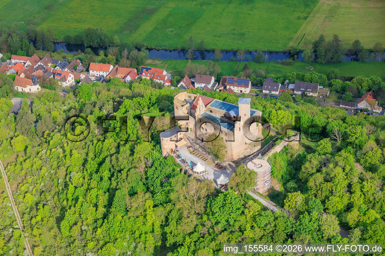 Burg Trimburg von Südosten im Ortsteil Trimberg in Elfershausen im Bundesland Bayern, Deutschland
