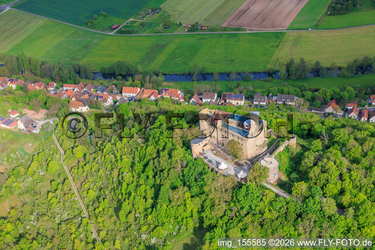 Burg Trimburg von Südosten im Ortsteil Trimberg in Elfershausen im Bundesland Bayern, Deutschland