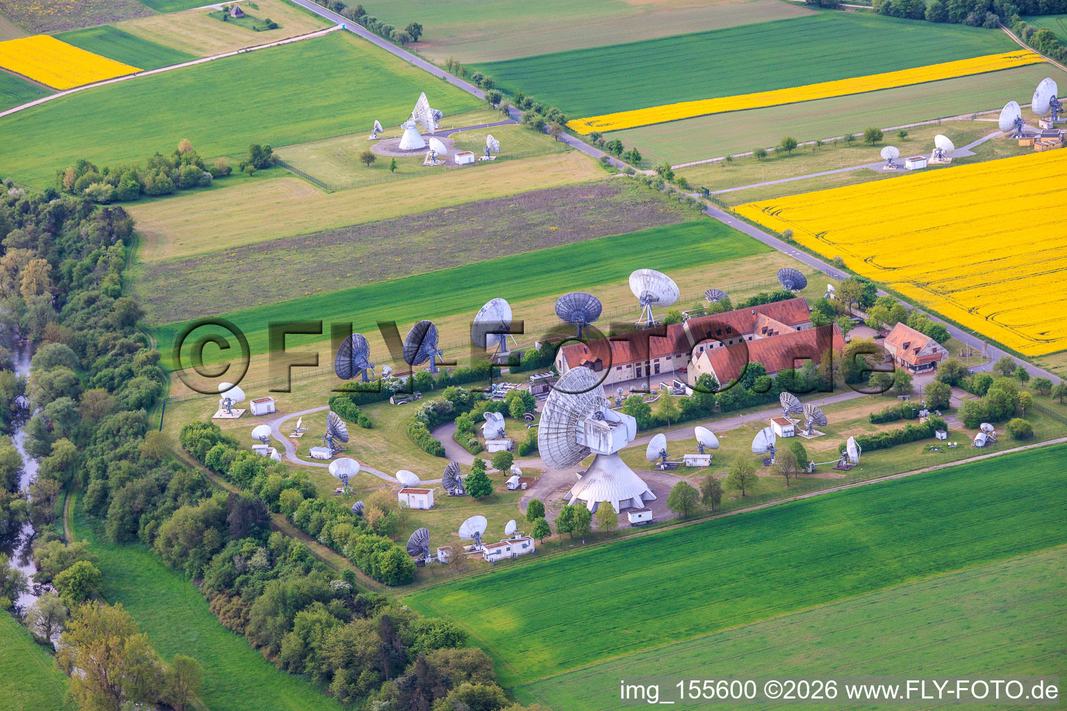 Parabolantennen für Sattellittenkommunikation der Erdfunkstelle Fuchsstadt im Bundesland Bayern, Deutschland