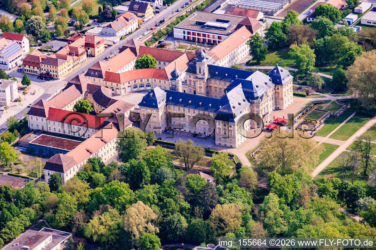 Schloss Werneck mit BALTHASAR Café | Bistro und Schlosskirche Werneck im Bundesland Bayern, Deutschland