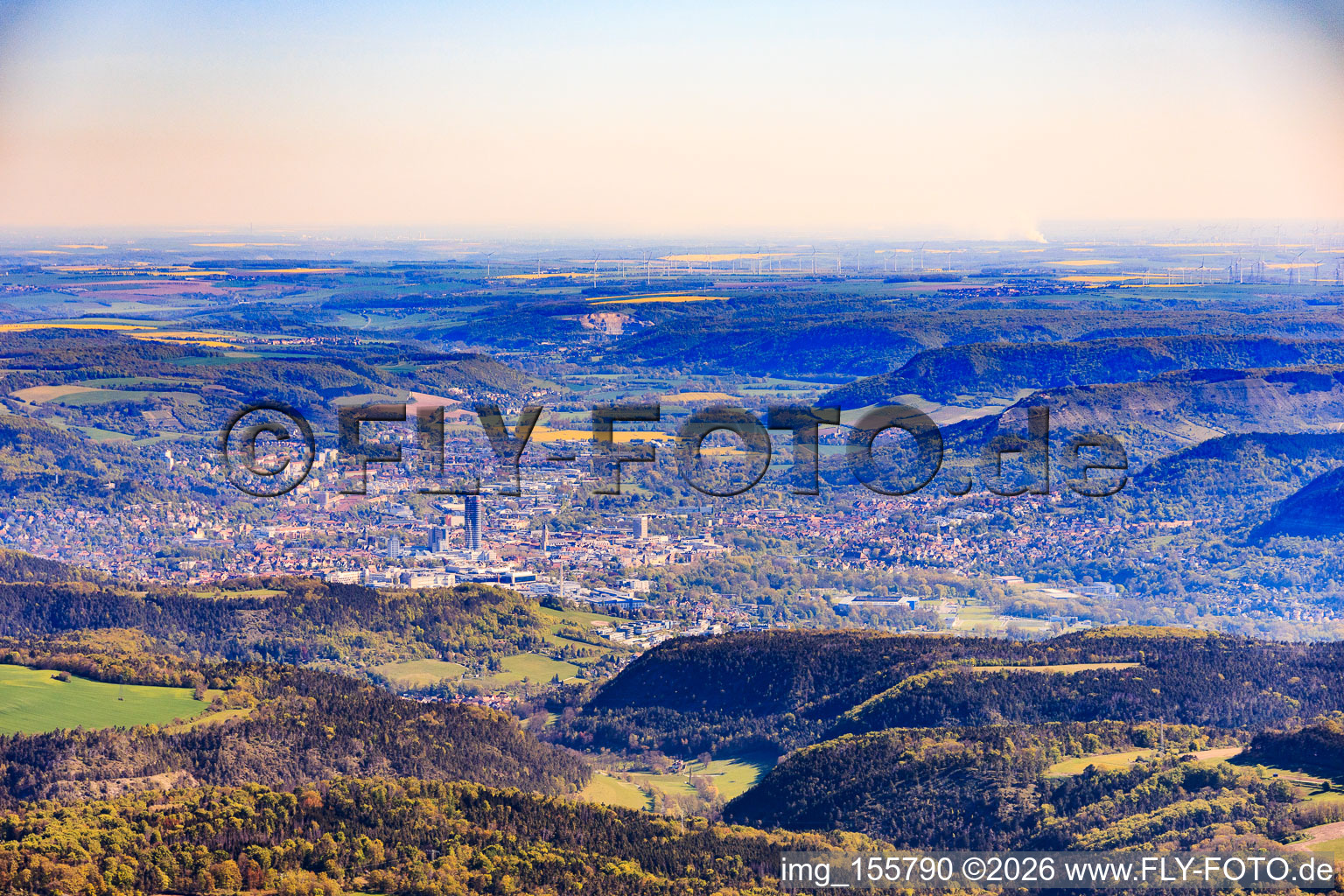 Stadtansicht im Saaletal aus Südwesten im Ortsteil Jena-Süd im Bundesland Thüringen, Deutschland