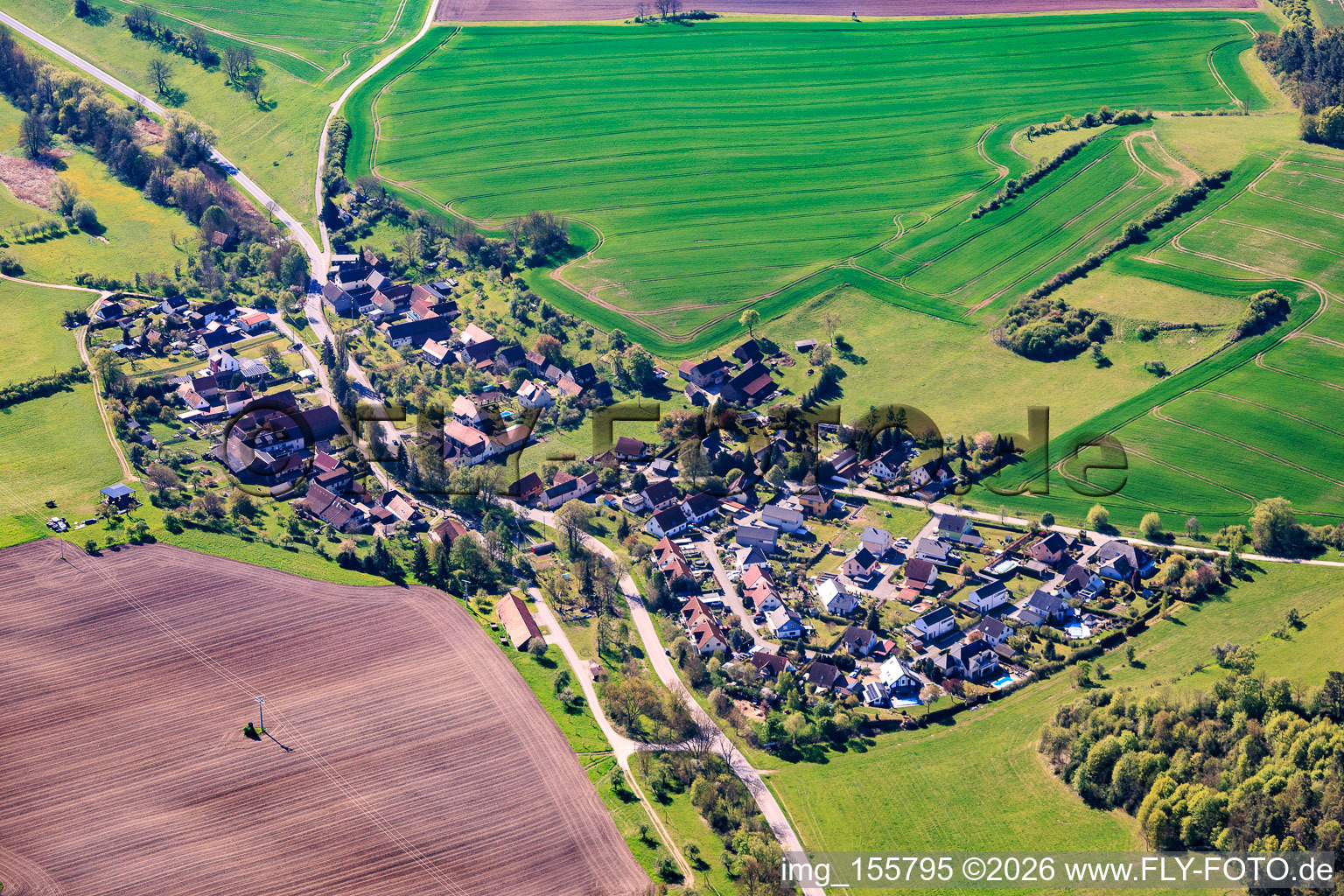 Dorfansicht aus Nordwesten im Ortsteil Schirnewitz in Altenberga im Bundesland Thüringen, Deutschland