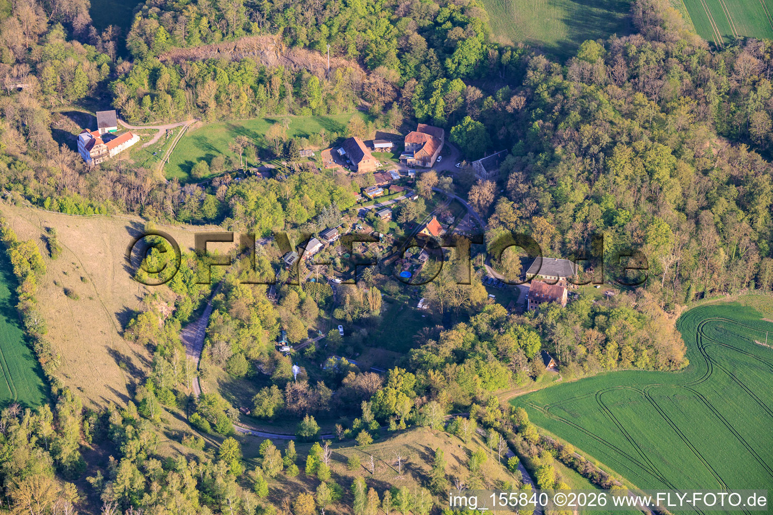 Totenstein im Orlatal mit Ferienwohnung Kupferhammer - Jörg Rüdiger und Harrasmühle in Lausnitz bei Neustadt an der Orla im Bundesland Thüringen, Deutschland