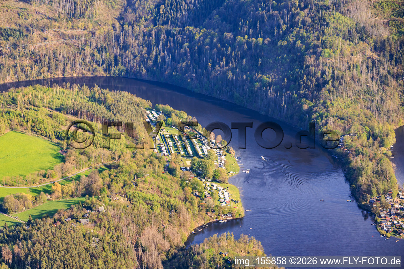 Talsperre Hohenwarte I aus Norden mit Campingplatz Neumannshof in Gössitz im Bundesland Thüringen, Deutschland
