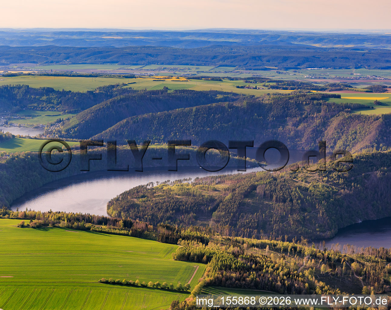 Seenlandschaft der Talsperre Hohenwarte aus Südosten im Ortsteil Neidenberga in Drognitz im Bundesland Thüringen, Deutschland