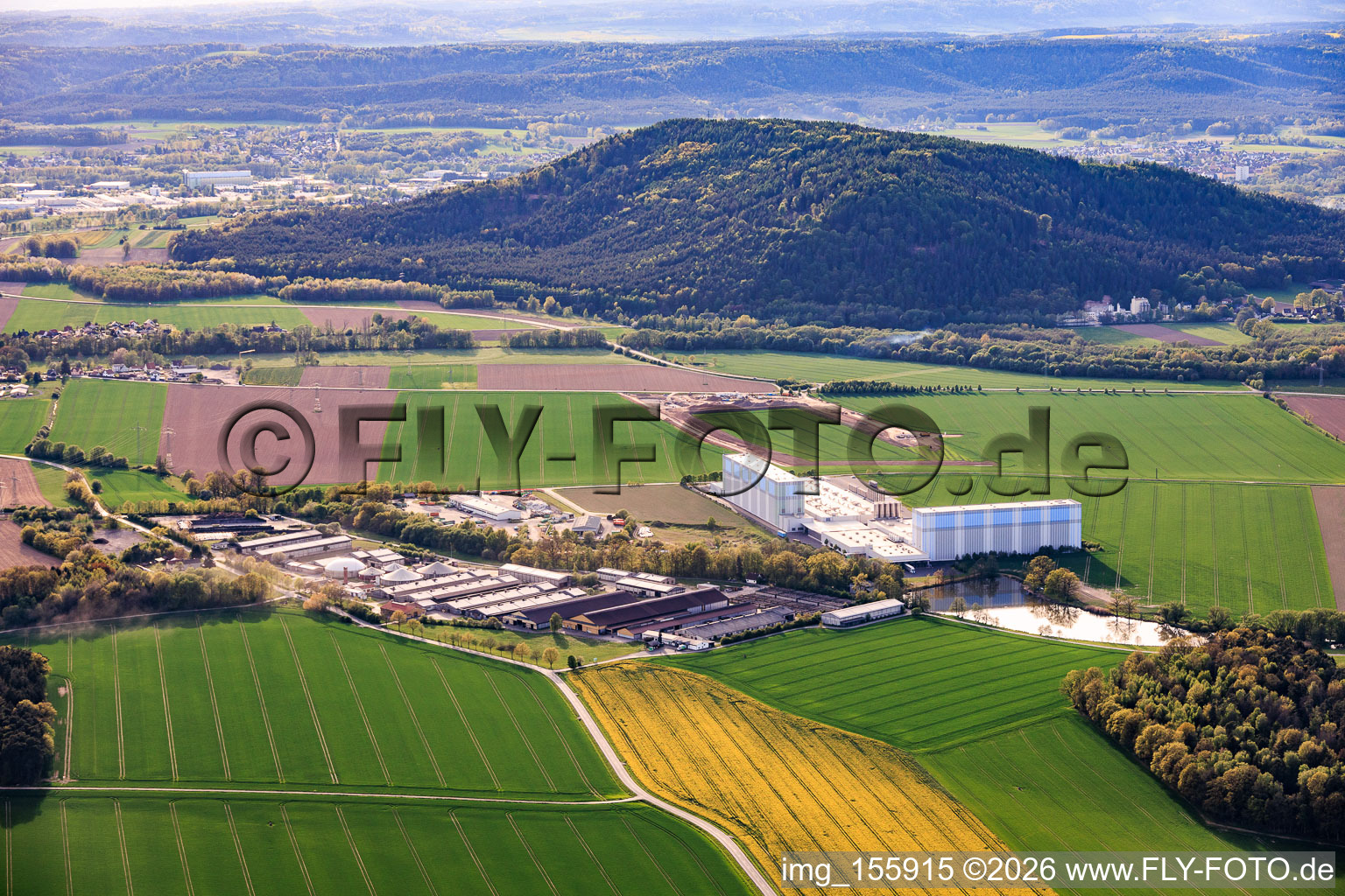 Industriegebiet Am Rohof mit Sauer GmbH & Co. KG und Agroprodukt Sonneberg e.G im Ortsteil Heubisch in Föritztal im Bundesland Thüringen, Deutschland