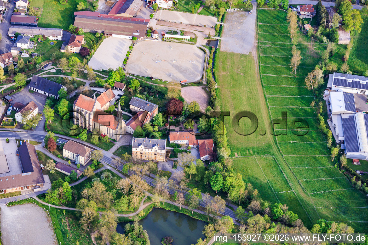 Klosterkirche Sonnefeld am ehemaligen Kloster der Zisterzienserinnen und Reitsportgemeinschaft Sonnefeld Frankenhof e.V im Bundesland Bayern, Deutschland