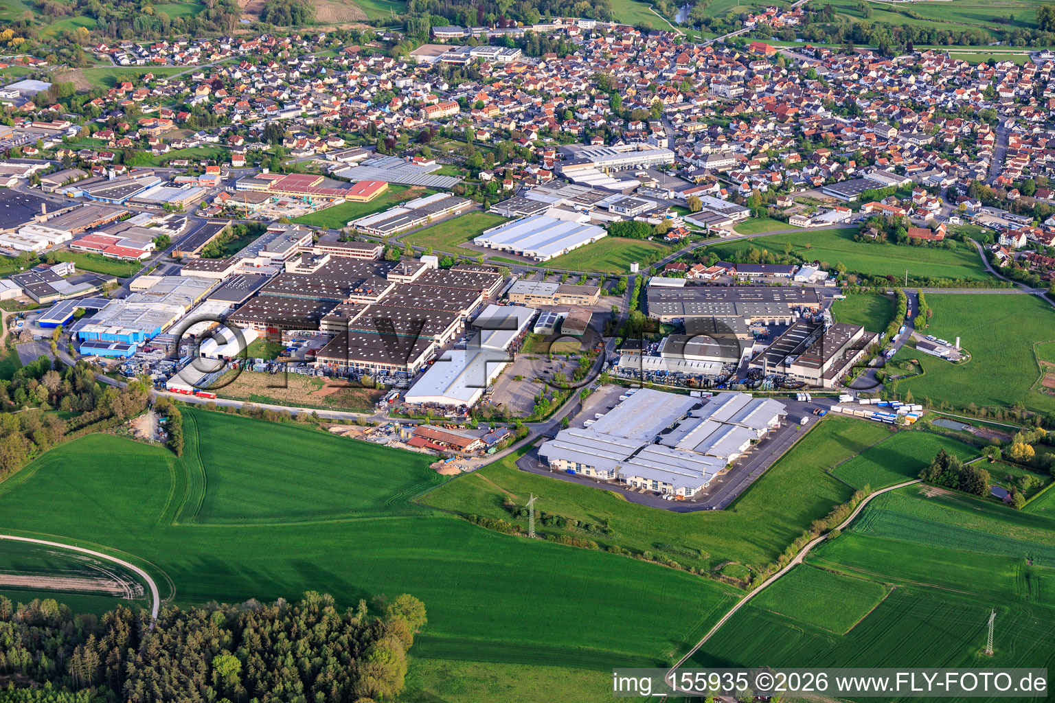 Gewerbegebiet Nord aus Nordwesten mit SMIA Technology Germany GmbH, Metob Beschichtungen GmbH und Koinor Polstermöbel GmbH & Co. KG in Michelau in Oberfranken im Bundesland Bayern, Deutschland