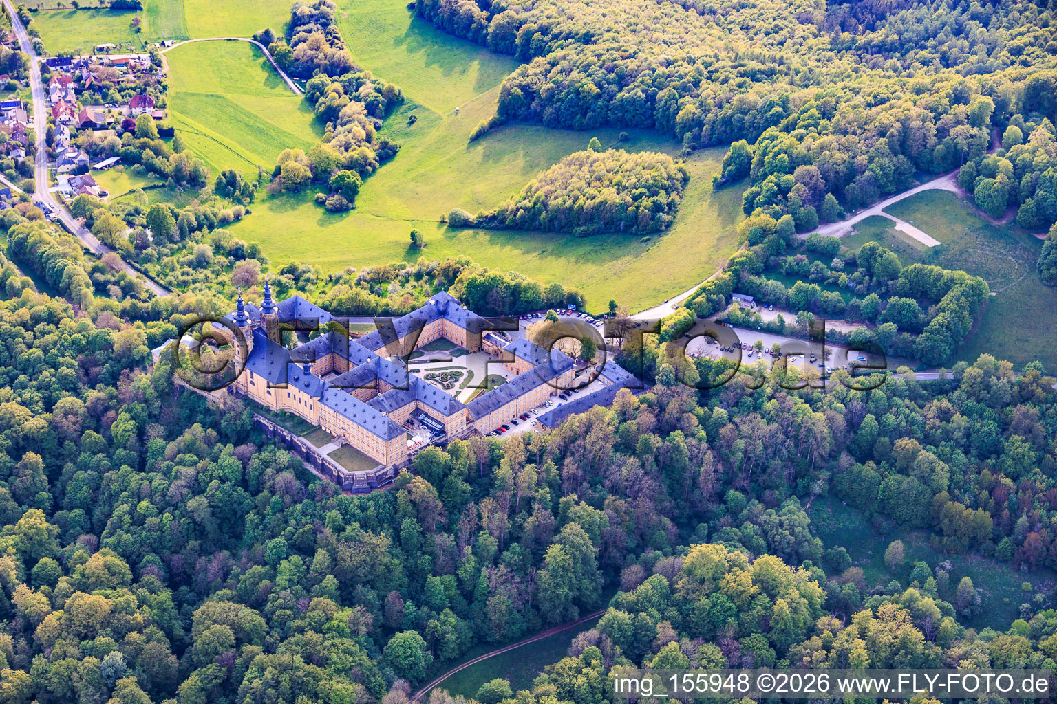 Kloster Banz mit Kaisersaal, Klosterkirche St. Dionysius und St. Petrus, Skulptur und Gedenkstätte Valentin Rathgeber und Hanns-Seidel-Stiftung - Kloster Banz im Ortsteil Unnersdorf in Bad Staffelstein im Bundesland Bayern, Deutschland