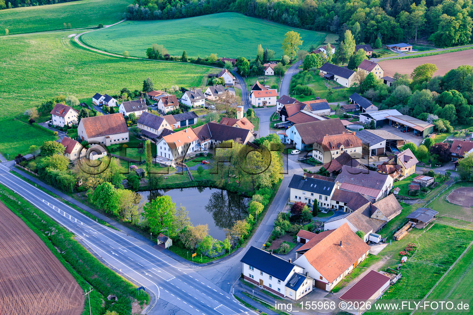 Sendelbach von Osten in Rentweinsdorf im Bundesland Bayern, Deutschland