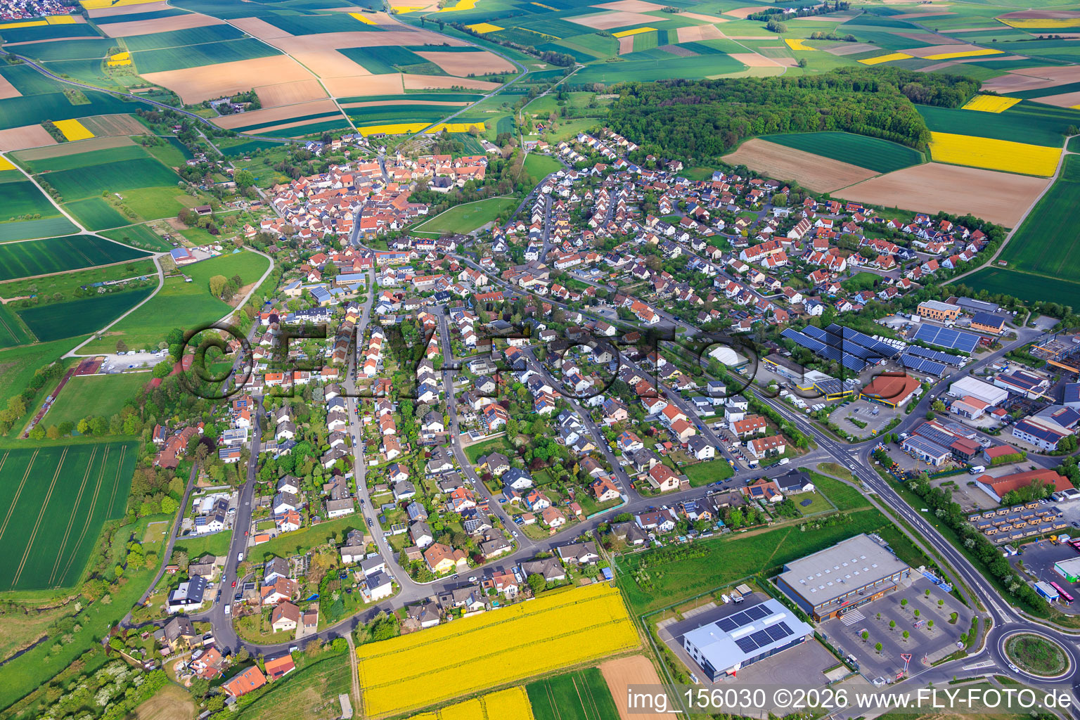 Ortsansicht von Südosten mit NETTO, REWE und Alde Deutschland in Euerbach im Bundesland Bayern