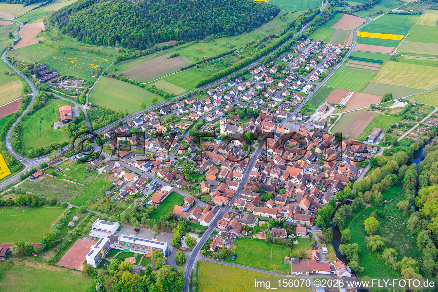 Langendorf aus Nordosten in Elfershausen im Bundesland Bayern, Deutschland