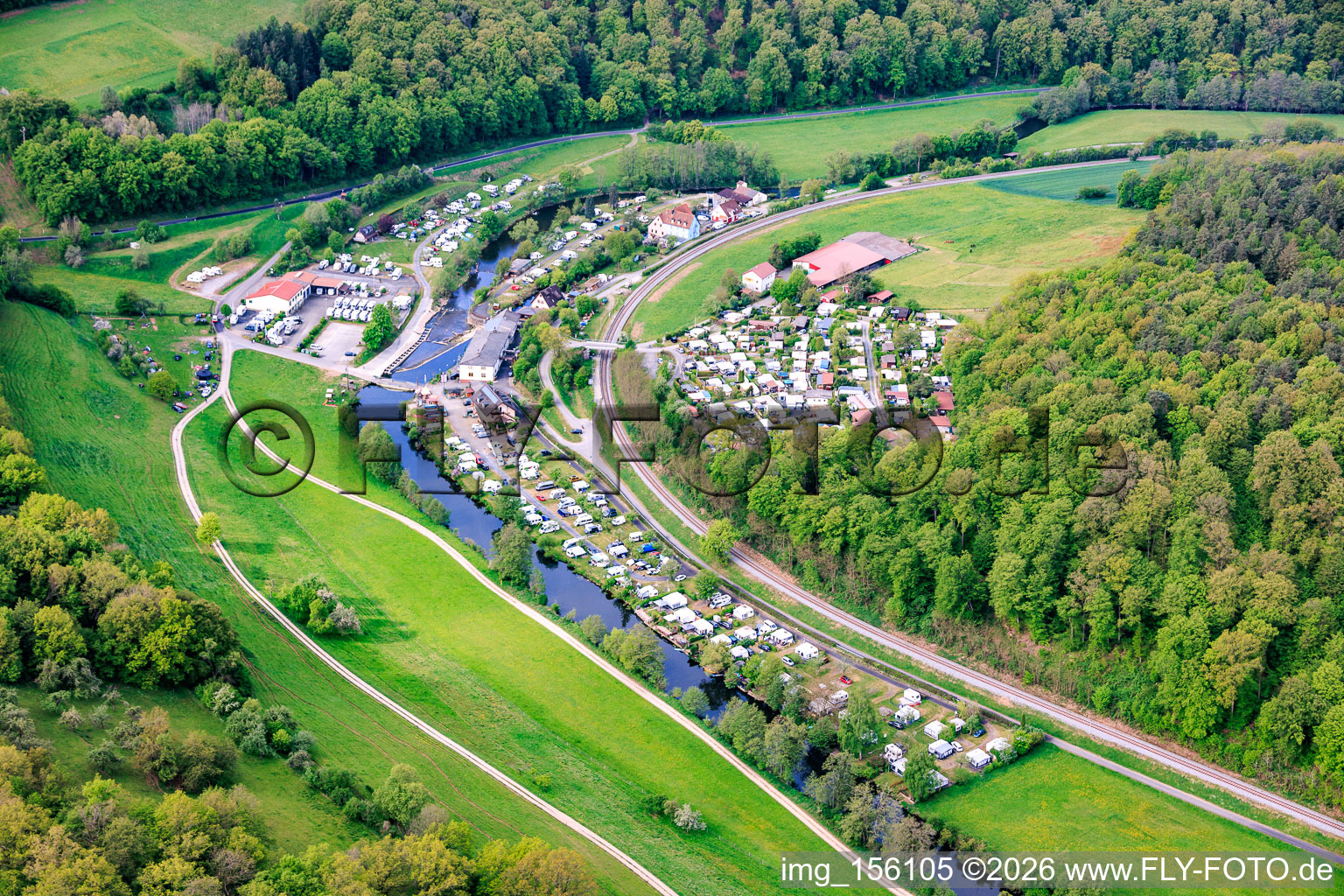 Camping- u. Freizeitzentrum Roßmühle - Franz Volkert KG am Ufer der Fränkischen Saale im Ortsteil Weickersgrüben in Gräfendorf im Bundesland Bayern, Deutschland