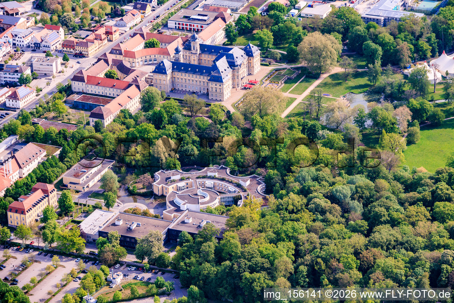 Krankenhaus für Psychiatrie, Psychotherapie und Psychosomatische Medizin Schloss Werneck und Orthopädisches Krankenhaus Schloss Werneck im Bundesland Bayern, Deutschland