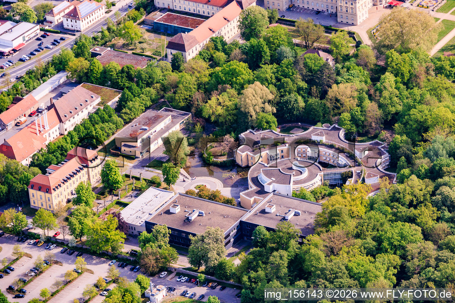 Krankenhaus für Psychiatrie, Psychotherapie und Psychosomatische Medizin Schloss Werneck und Orthopädisches Krankenhaus Schloss Werneck im Bundesland Bayern, Deutschland