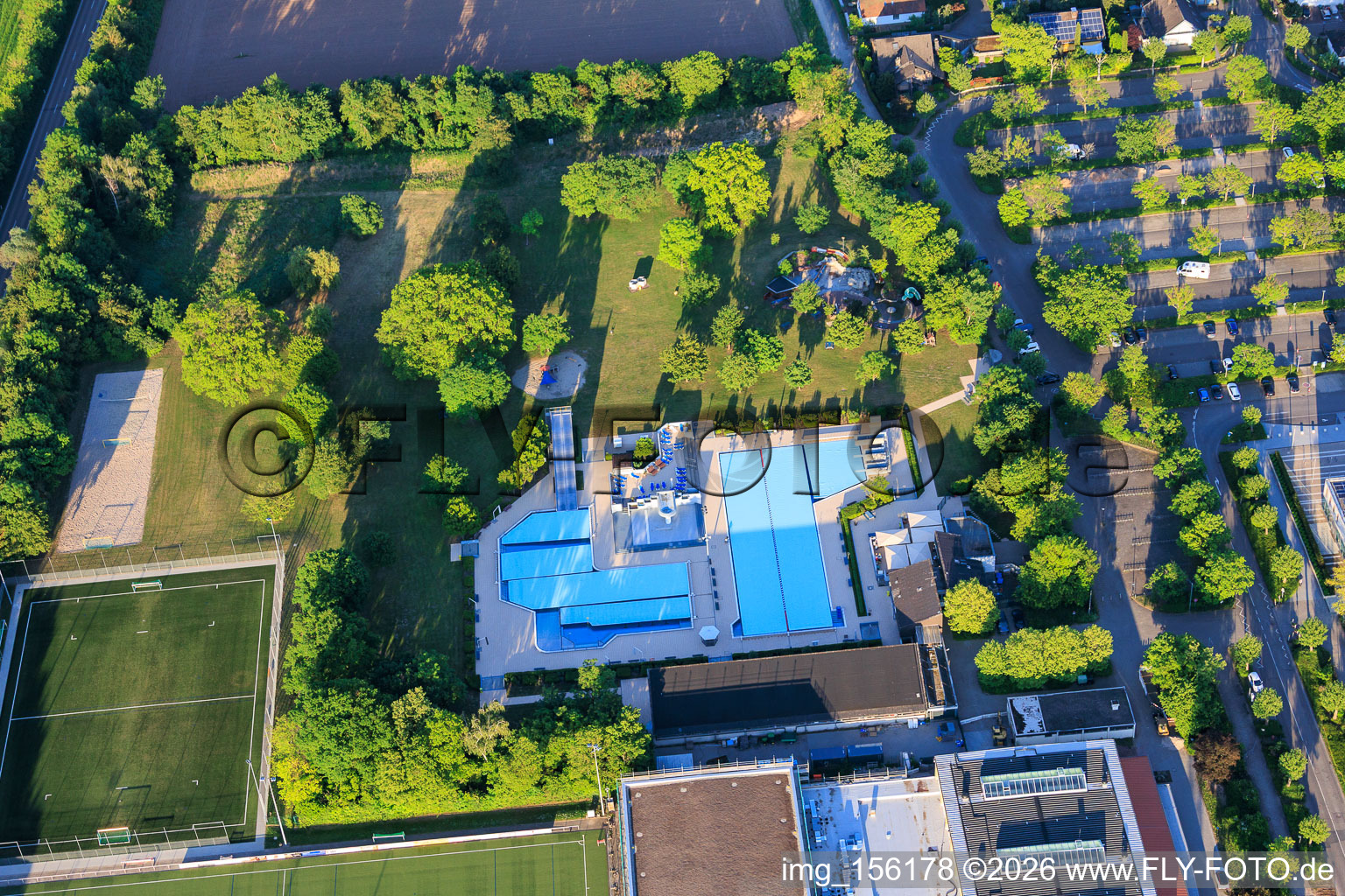 Am Schwimmbad in Offenbach an der Queich im Bundesland Rheinland-Pfalz, Deutschland