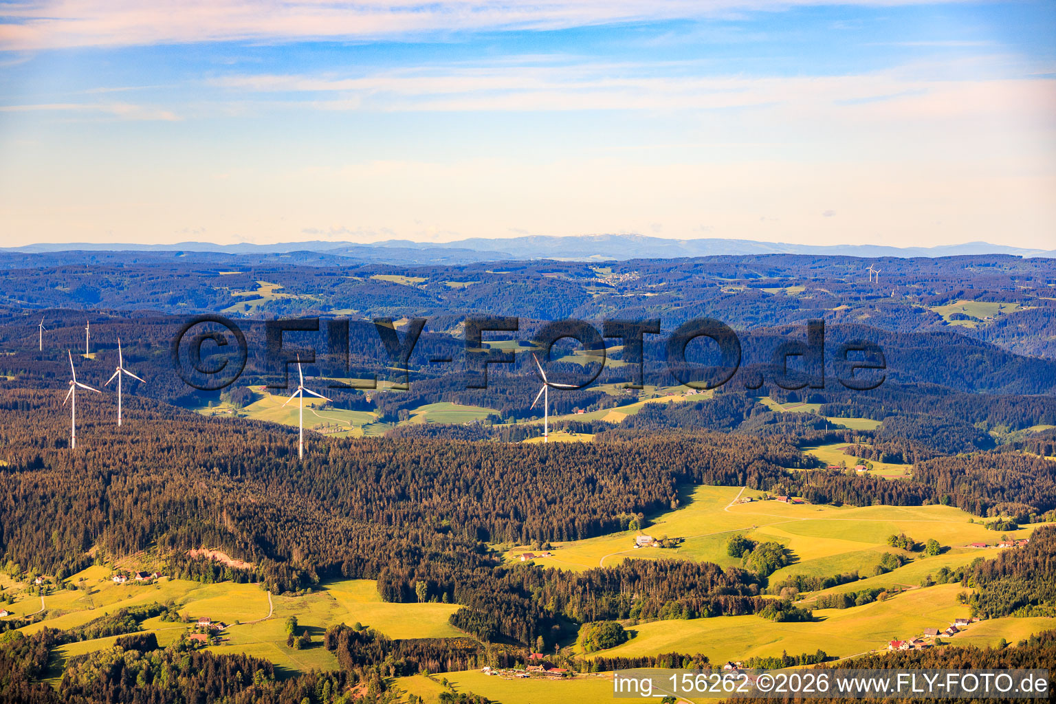 Windpark aus Nordosten in Schiltach im Bundesland Baden-Württemberg, Deutschland