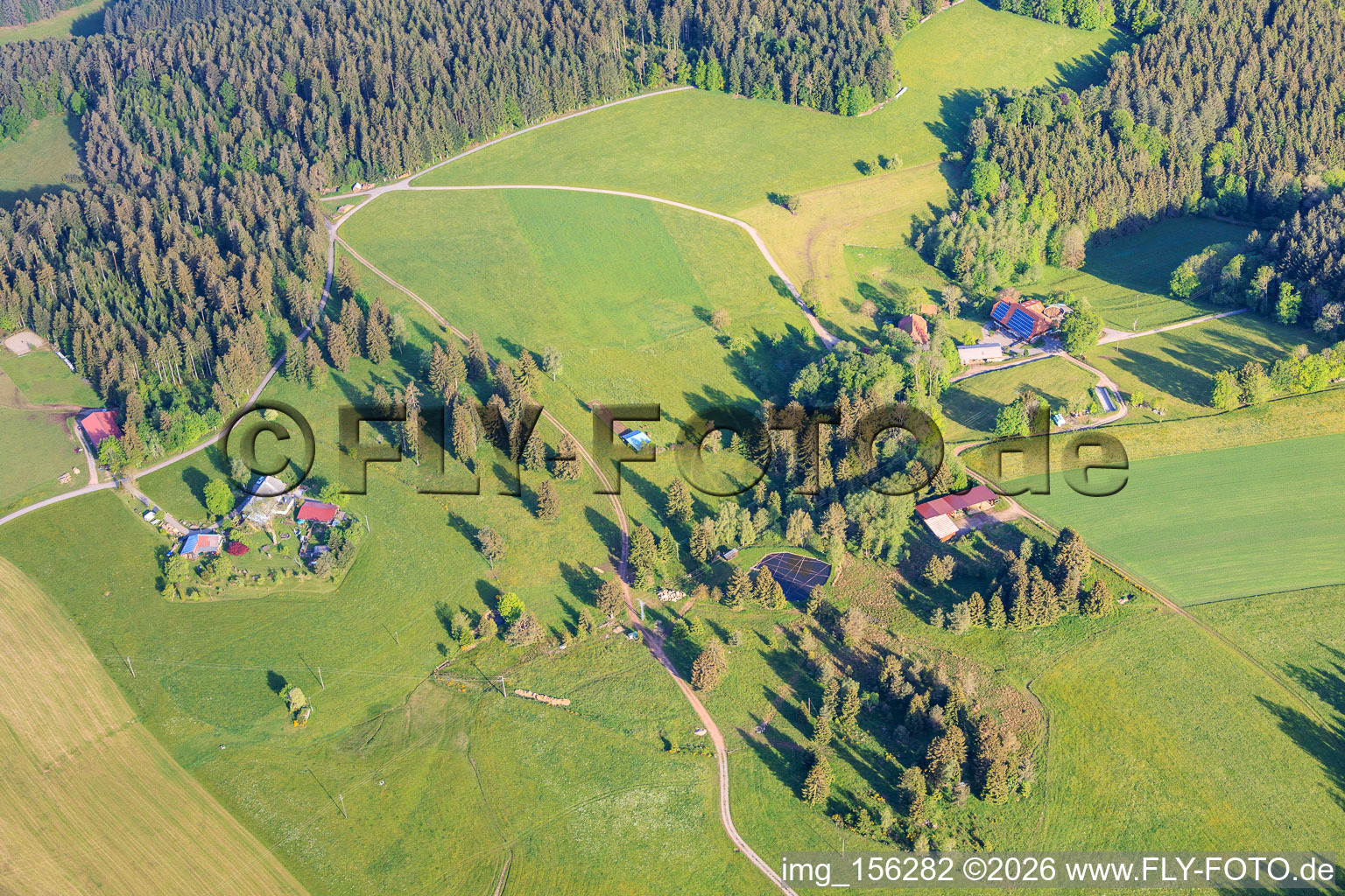 Schwarzwaldhöfe am Simonshansenhofweg im Ortsteil Kirnbach in Wolfach im Bundesland Baden-Württemberg, Deutschland