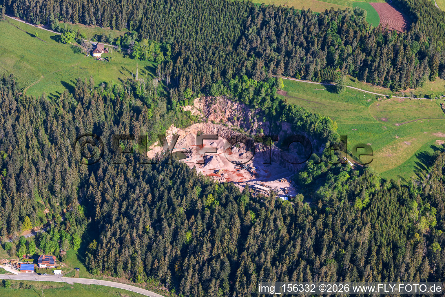 Steinbruch von Süden im Ortsteil Tennenbronn in Schramberg im Bundesland Baden-Württemberg, Deutschland