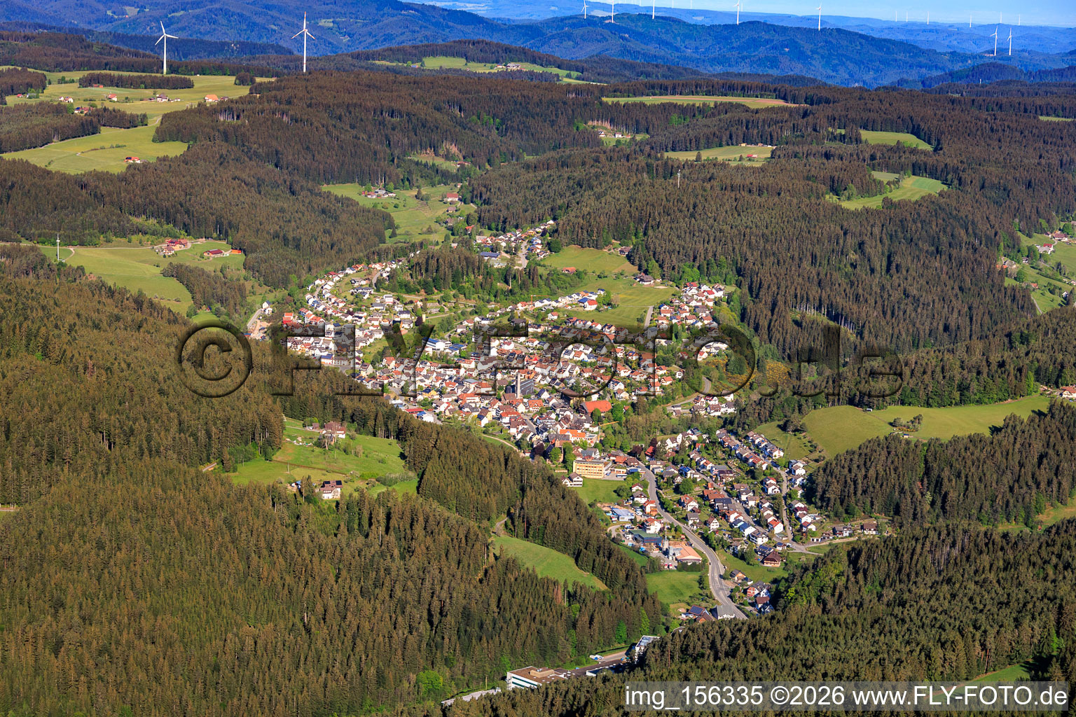 Ortsansicht im Schiltach-Tal aus Osten im Ortsteil Tennenbronn in Schramberg im Bundesland Baden-Württemberg, Deutschland
