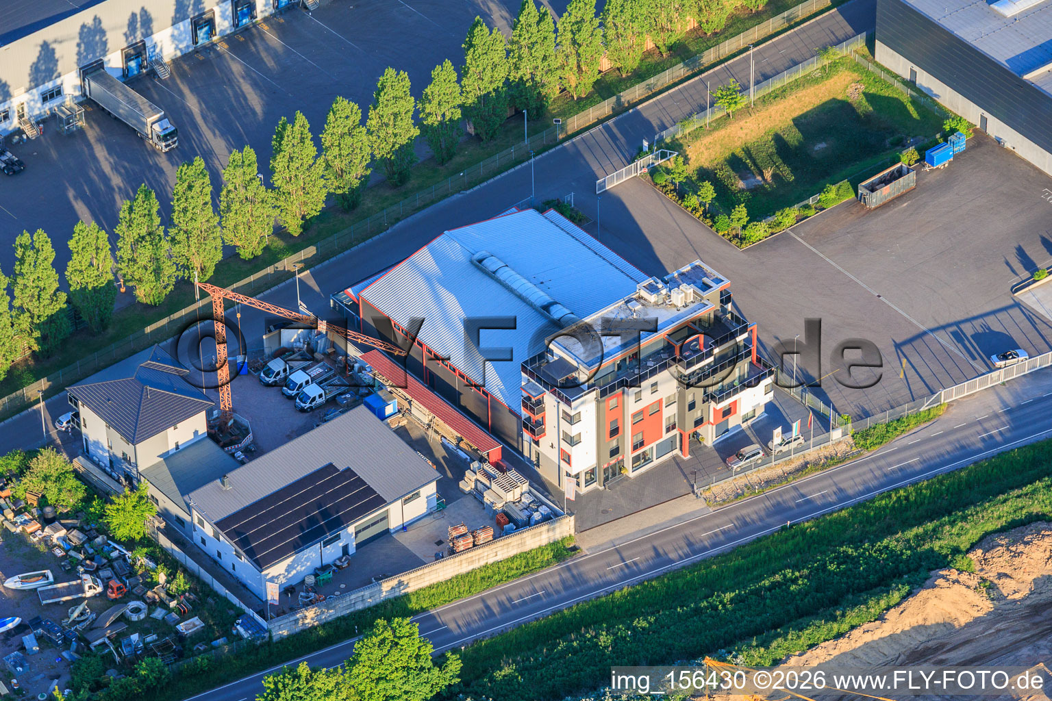 Victoria Interpark Hotel und Helwich Bau in Offenbach an der Queich im Bundesland Rheinland-Pfalz, Deutschland