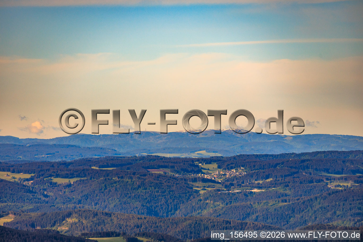 Schnee auf dem Feldberg Mitte Mai aus Nordosten im Ortsteil Rinken in Hinterzarten im Bundesland Baden-Württemberg, Deutschland