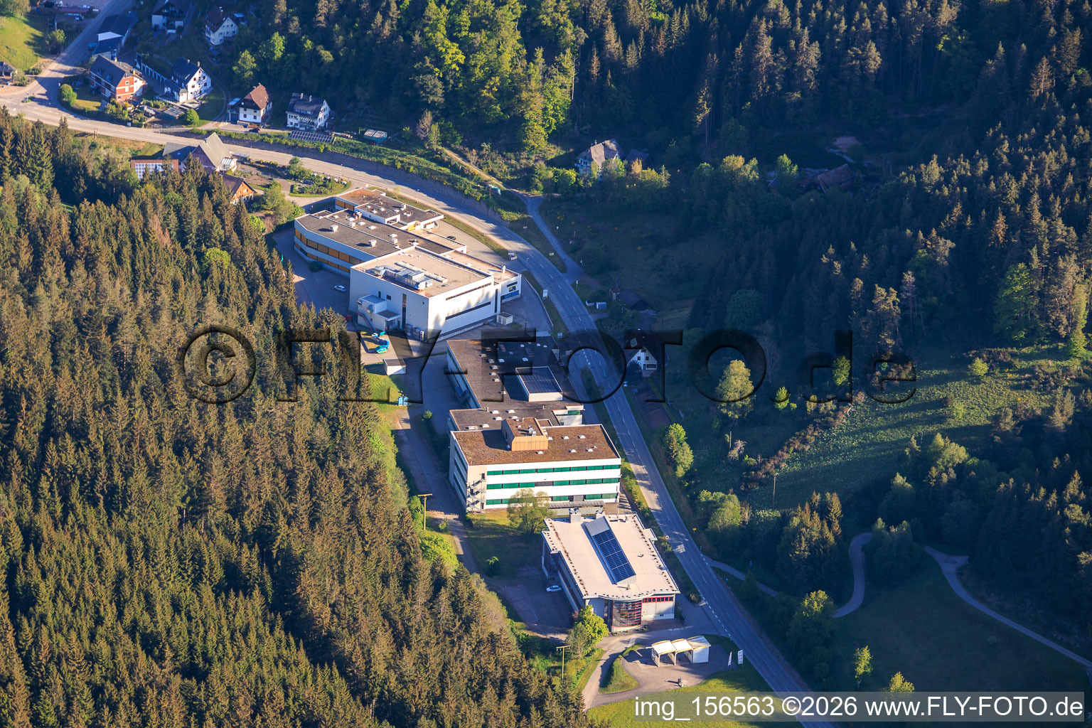 SKT Schwarzwälder Kugel-und Rollentechnik GmbH & Co. KG und Firmencampus blukii im Ortsteil Tennenbronn in Schramberg im Bundesland Baden-Württemberg, Deutschland