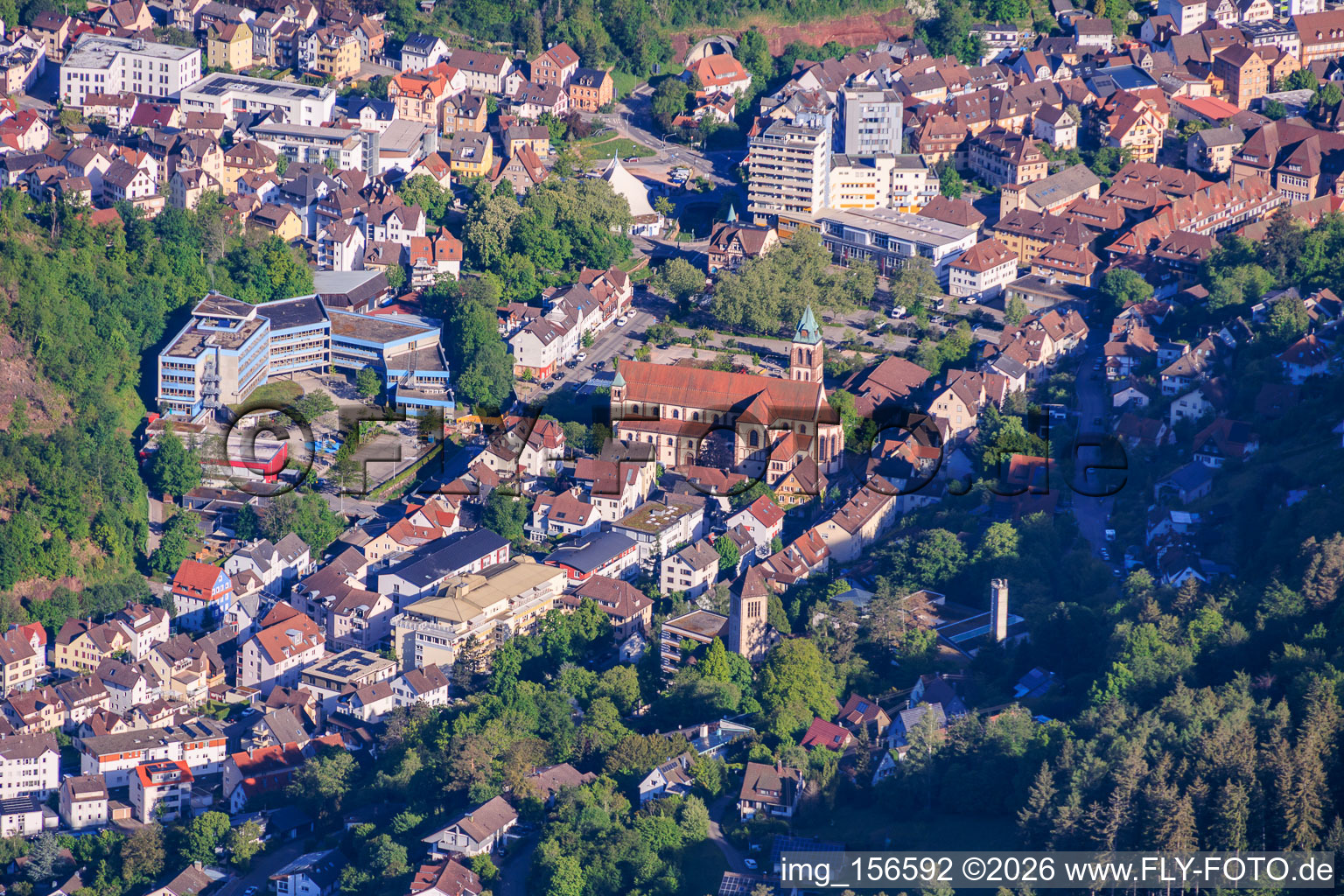 Gymnasium Schramberg und Kirche im Bundesland Baden-Württemberg, Deutschland
