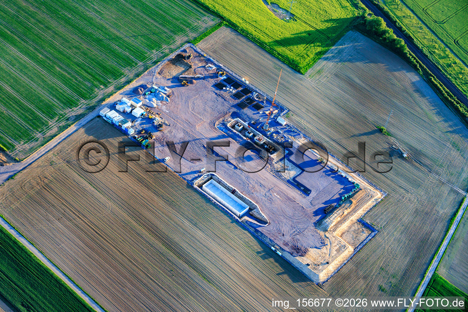 Baustelle des zweiten Bohrplatz auf dem Trappelberg des Lionheart-Projekts der Vulcan Energy für die zukünftige klimaneutrale Wärmeversorgung der Stadt Landau sowie Lithiumextraktion und Stromproduktion durch ORC-Anlage in Rohrbach im Bundesland Rheinland-Pfalz, Deutschland