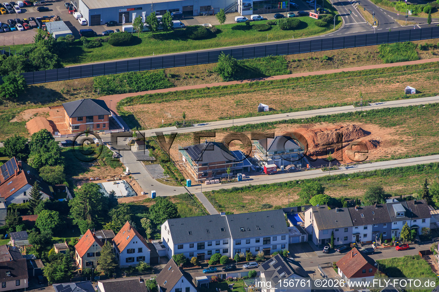 Erste Wohnhausbaustellen im Neubaugebiet im Storchenring im Ortsteil Queichheim in Landau in der Pfalz im Bundesland Rheinland-Pfalz, Deutschland