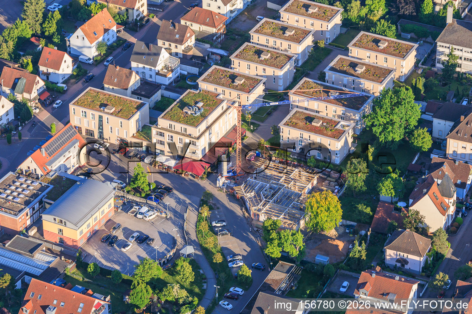 Neubaustelle für 18 Eigentumswohnungen mit fertigem Keller Im Stadtkern von Grathwohl Erdbau und Abbruch GmbH und A-K.Bau GmbH in Kandel im Bundesland Rheinland-Pfalz, Deutschland