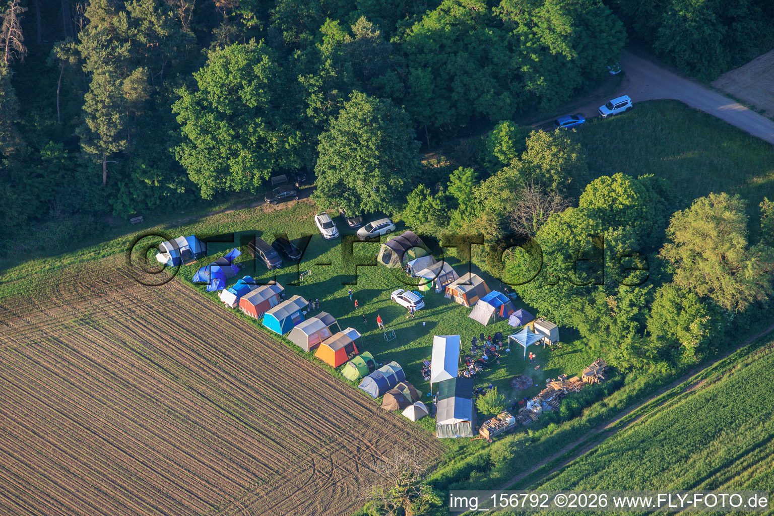 Pfingstzeltlager am Erlenbach in Kandel im Bundesland Rheinland-Pfalz, Deutschland