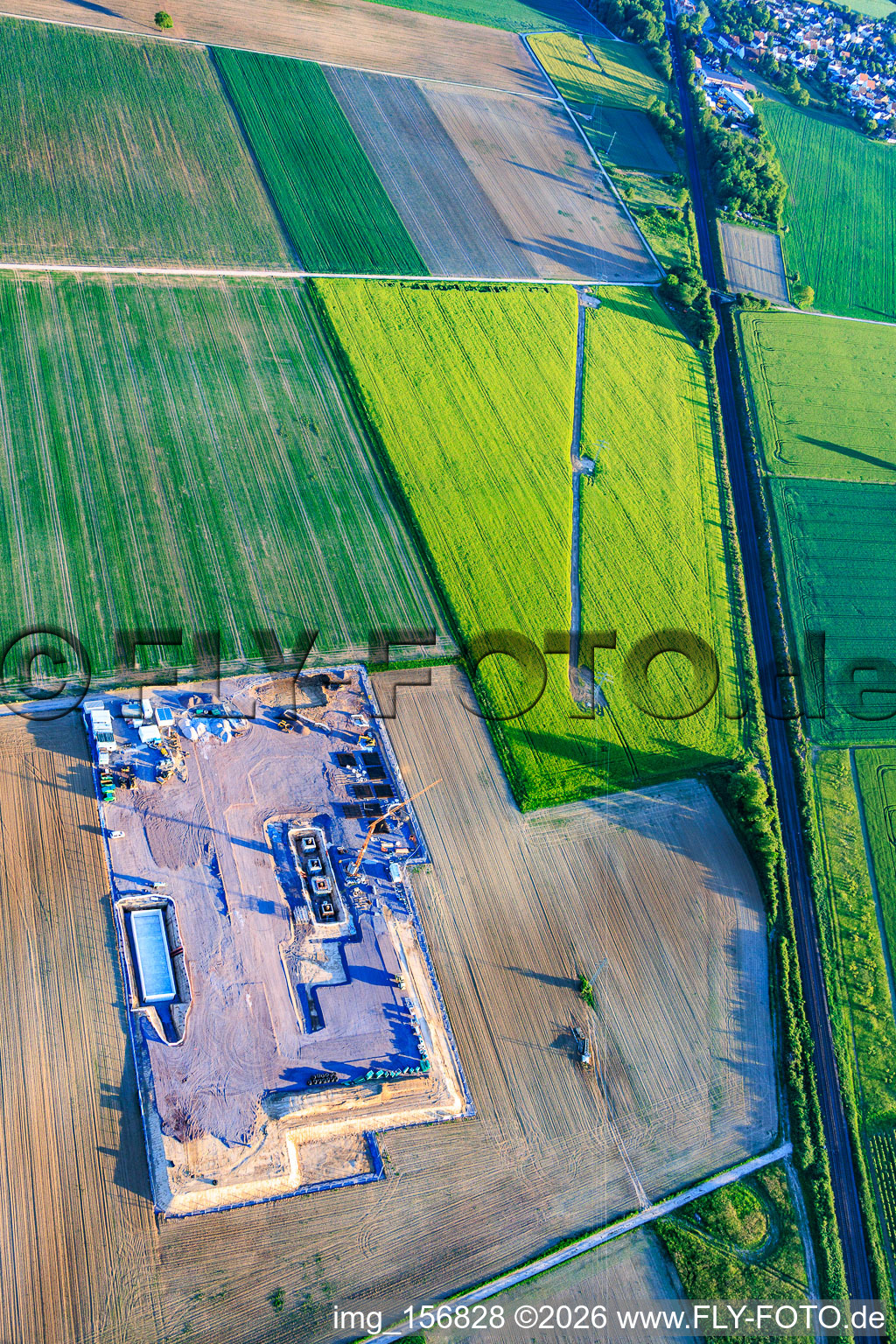 Baustelle des zweiten Bohrplatz auf dem Trappelberg des Lionheart-Projekts der Vulcan Energy für die zukünftige klimaneutrale Wärmeversorgung der Stadt Landau sowie Lithiumextraktion und Stromproduktion durch ORC-Anlage in Rohrbach im Bundesland Rheinland-Pfalz, Deutschland