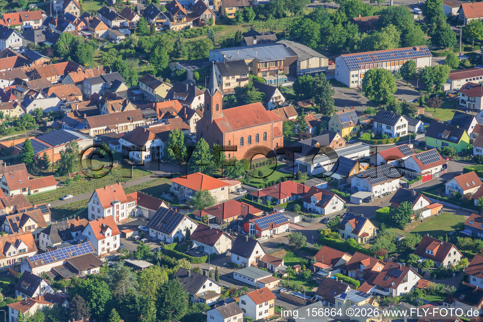 Katholische Pfarrkirche St. Stephan in Albersweiler im Bundesland Rheinland-Pfalz, Deutschland