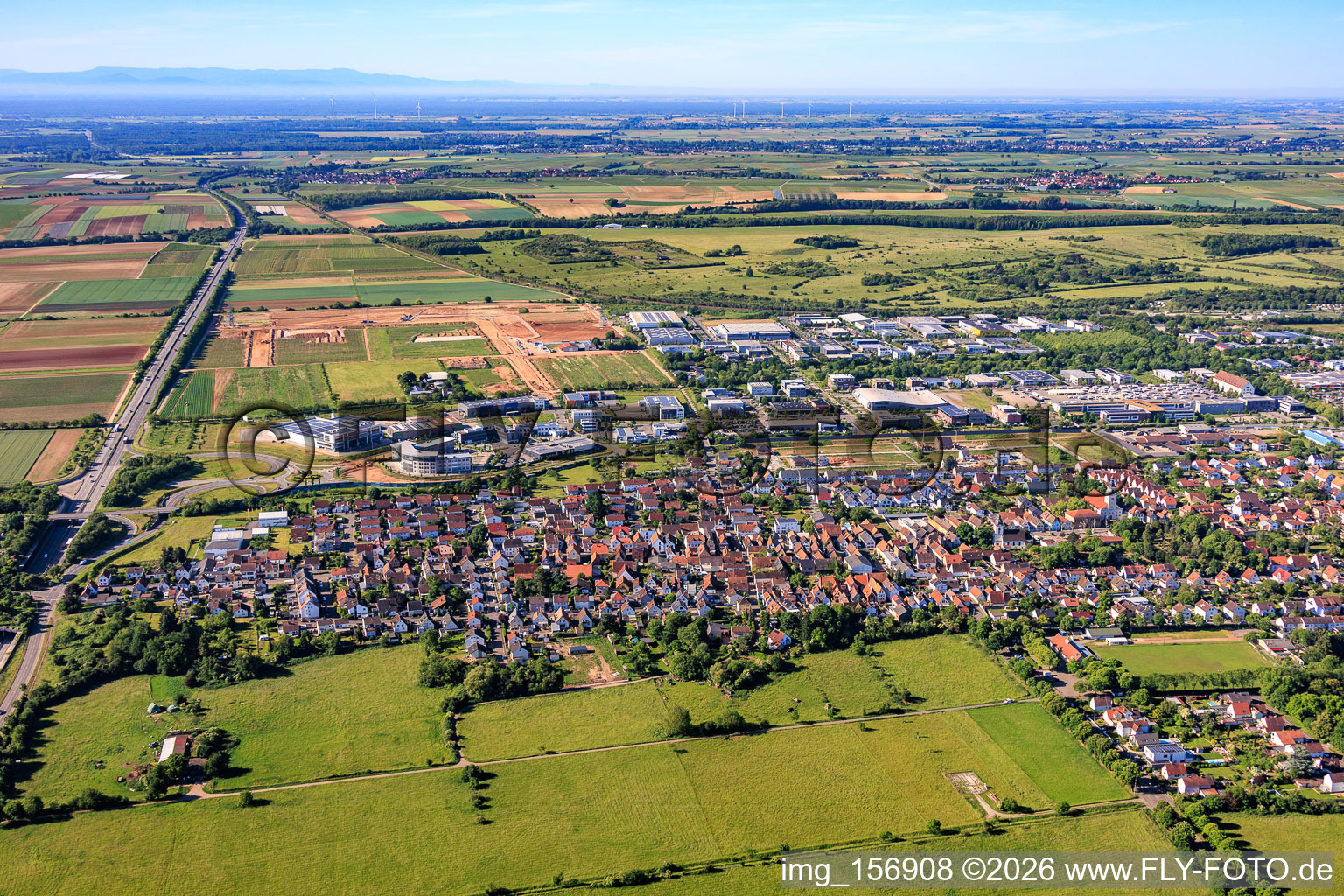 Queichheim aus Norden in Landau in der Pfalz im Bundesland Rheinland-Pfalz, Deutschland