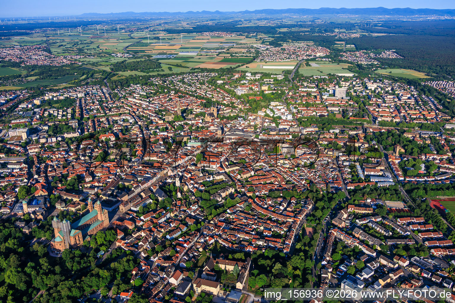 Stadtübersicht aus Nordosten mit Dom, Maximilianstraße und Dominikanerinnenkloster St. Magdalena in Speyer im Bundesland Rheinland-Pfalz, Deutschland