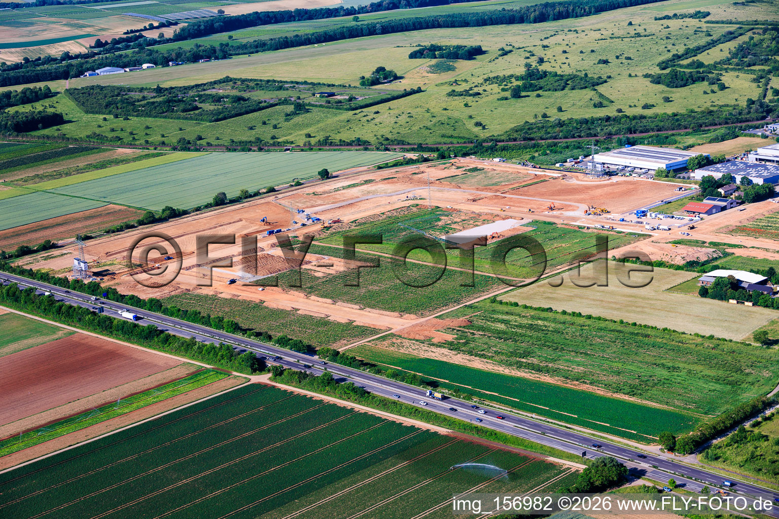 Gewerbegebiet D12 mit Baustelle für Geothermiekraftwerk und Umspannstation von Vulcan aus Nordosten in Landau in der Pfalz im Bundesland Rheinland-Pfalz, Deutschland